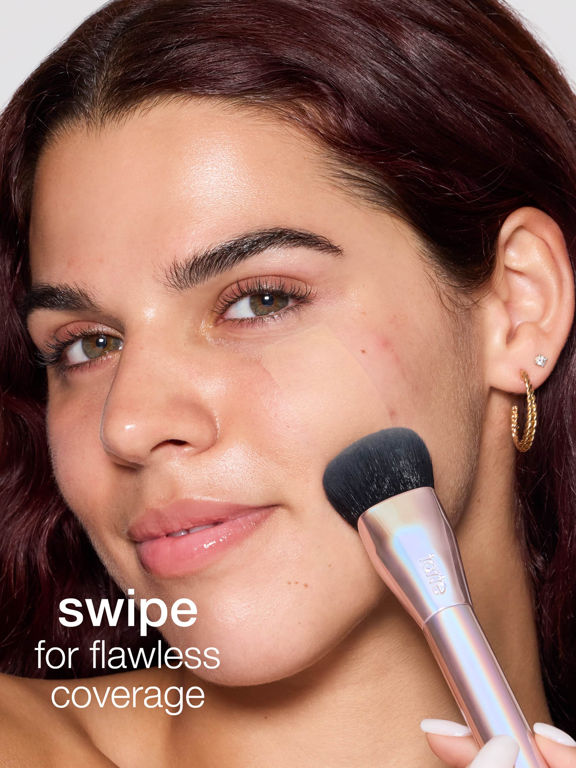 shape tape™ pressed powder brush